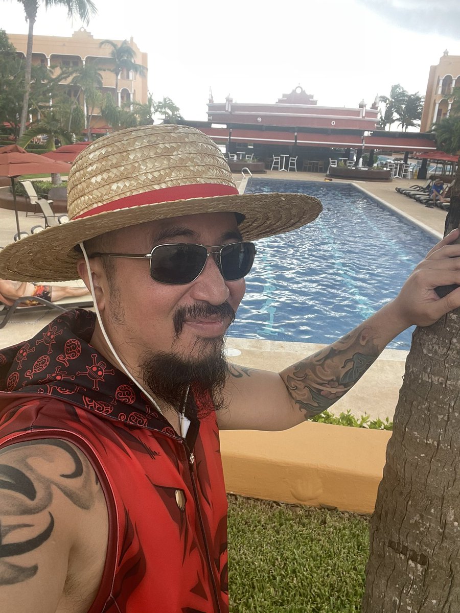 DJChef_Nguyen's tweet photo. Chillin at the resort as Monkey D. Luffy! https://t.co/Yhrihmt9g9
