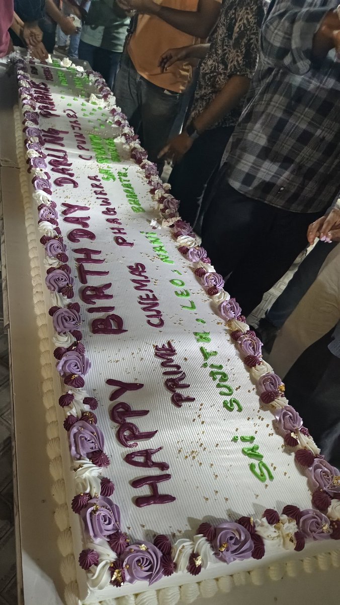 prabhasraju_fp's tweet image. Darling #Prabhas Birthday Celebrations in Punjab by LPU Fans.. 46Kgs cake, #MrPerfect &amp;amp; #Salaar Special shows 🔥🔥 

#RebelStar #PrabhasBirthday #PrabhasBirthdayCelebration #PrabhasHanu #RajaSaab #Darling #HBDPrabhas #HBDRebelstarPrabhas