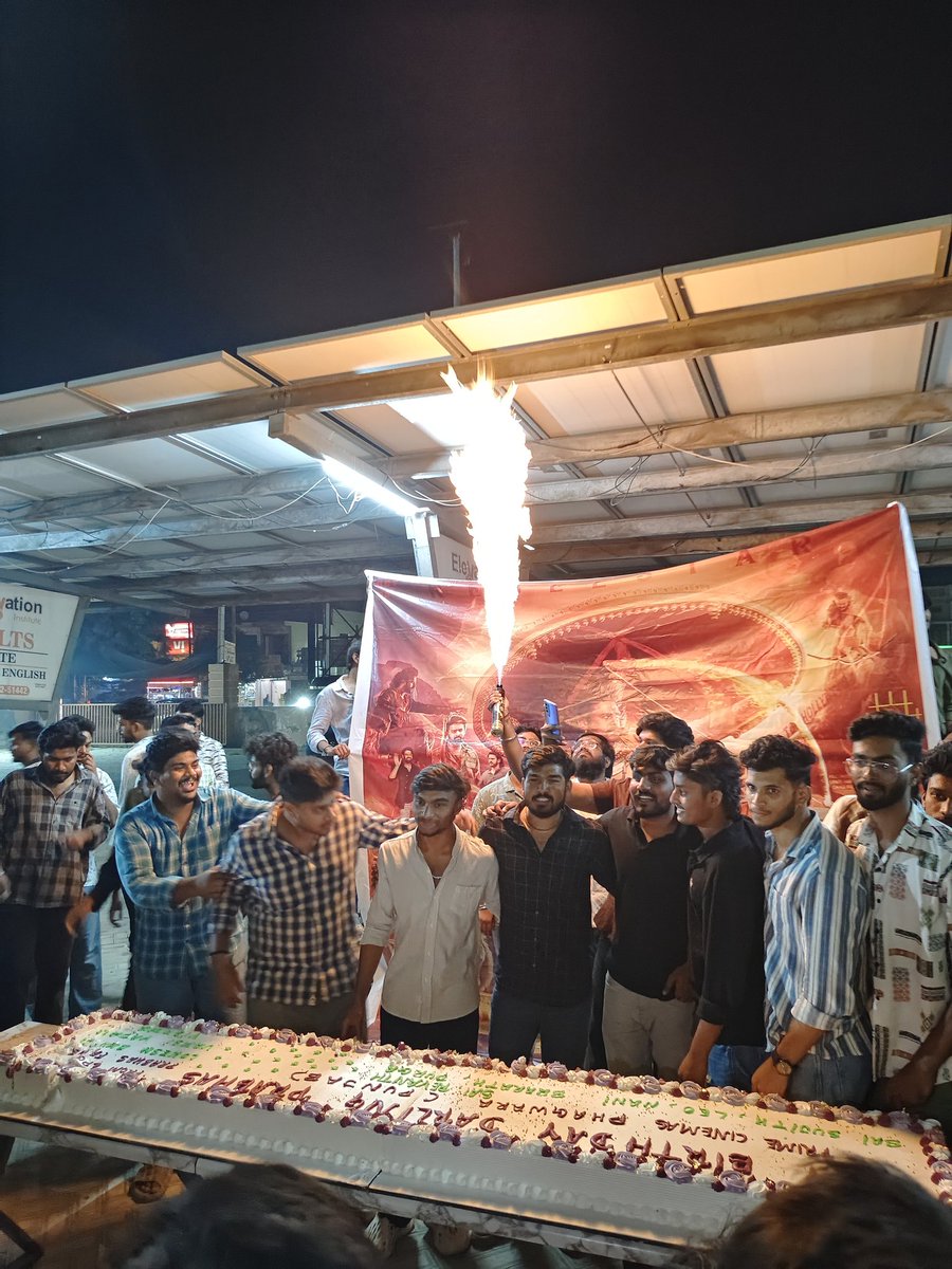 prabhasraju_fp's tweet image. Darling #Prabhas Birthday Celebrations in Punjab by LPU Fans.. 46Kgs cake, #MrPerfect &amp;amp; #Salaar Special shows 🔥🔥 

#RebelStar #PrabhasBirthday #PrabhasBirthdayCelebration #PrabhasHanu #RajaSaab #Darling #HBDPrabhas #HBDRebelstarPrabhas