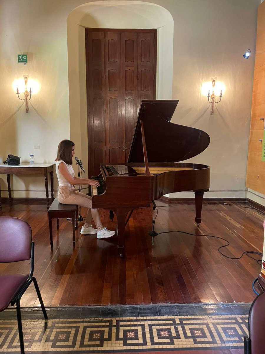 priscadavila's tweet photo. Te espero este viernes 25 de octubre cuando presentaré el recital «Un piano, una voz», a las 12:00 del mediodía, en Casa de Estudio de la Historia de Venezuela "Lorenzo A. Mendoza Quintero"  

Entrada Libre

https://t.co/ySlQnzzbh1 https://t.co/Gv2TTM4rFu