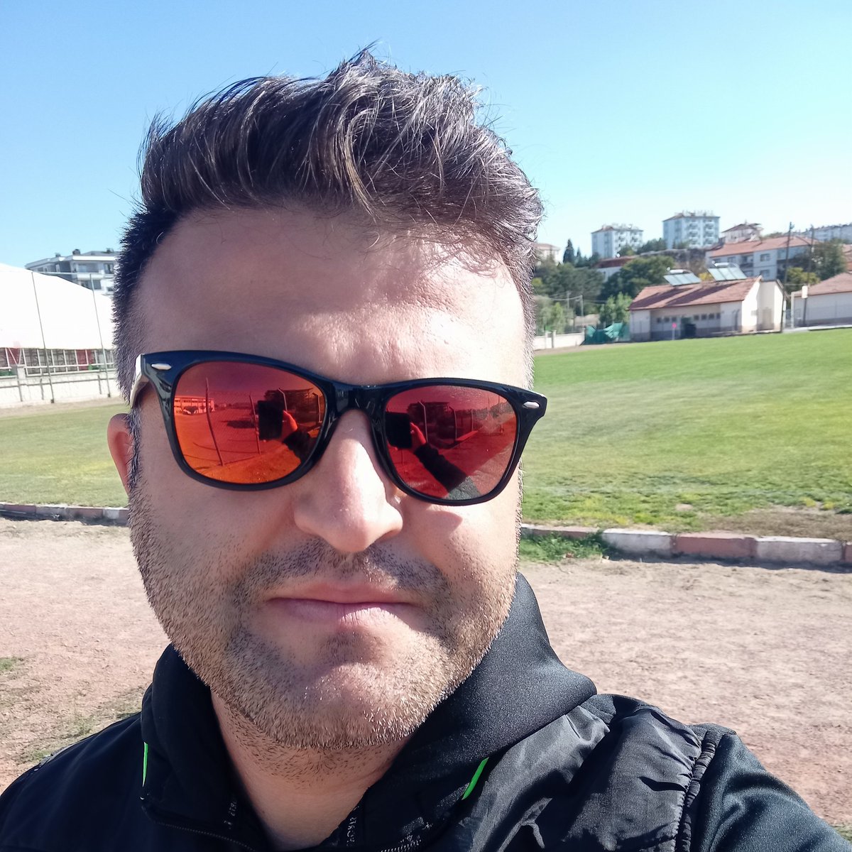 compoledly's tweet photo. #YeniProfilResmi https://t.co/8JxxSkHxUl