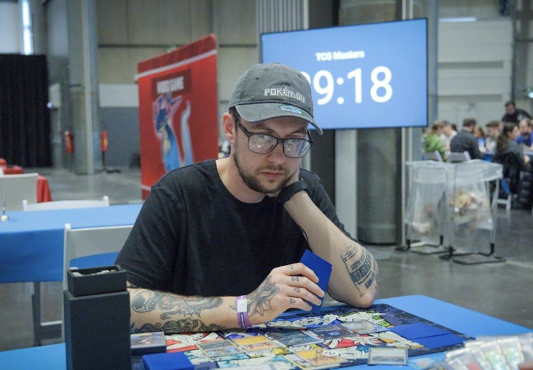 Mattayama's tweet photo. Lookin’ like I’m REALLY enjoying myself at Lille Regionals. Jk I actually had a blast. https://t.co/mw3DoHXd8c