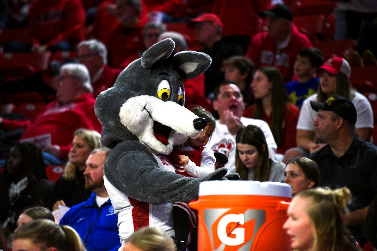 Experience Coyote basketball with new birthday ticket packages and group experiences!

🗞️: yote.us/3Yg6Uo8

#GoYotes x #WeAreSouthDakota