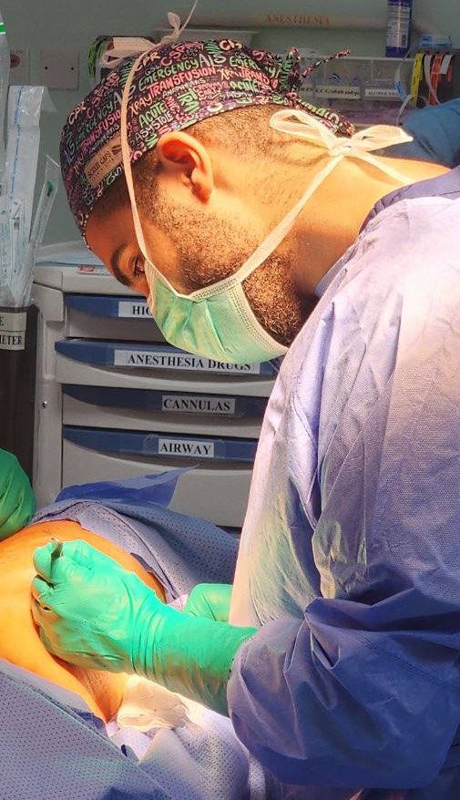 salmanmedd's tweet photo. Deeply thankful to @SuhaKaaki and @AllaAlghamedi for their exceptional guidance, and unwavering support
Their passion for teaching have sparked my growing love for thoracic surgery

Truly grateful https://t.co/rsLXo91dVi