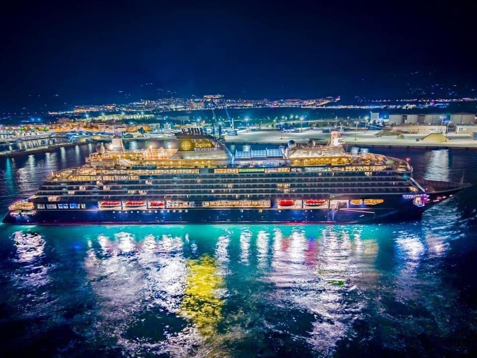 PepeGaFuentes's tweet photo. Hemos recibido por primera vez en el @puertodemotril al buque EXPLORA 2, con tan sólo 1 mes de vida, que pertenece a la marca Explora Journeys, la naviera de lujo perteneciente al grupo MSC, que también apuestan por primera vez por nuestro puerto y destino.
Bienvenidos a Motril https://t.co/muqW57bix5