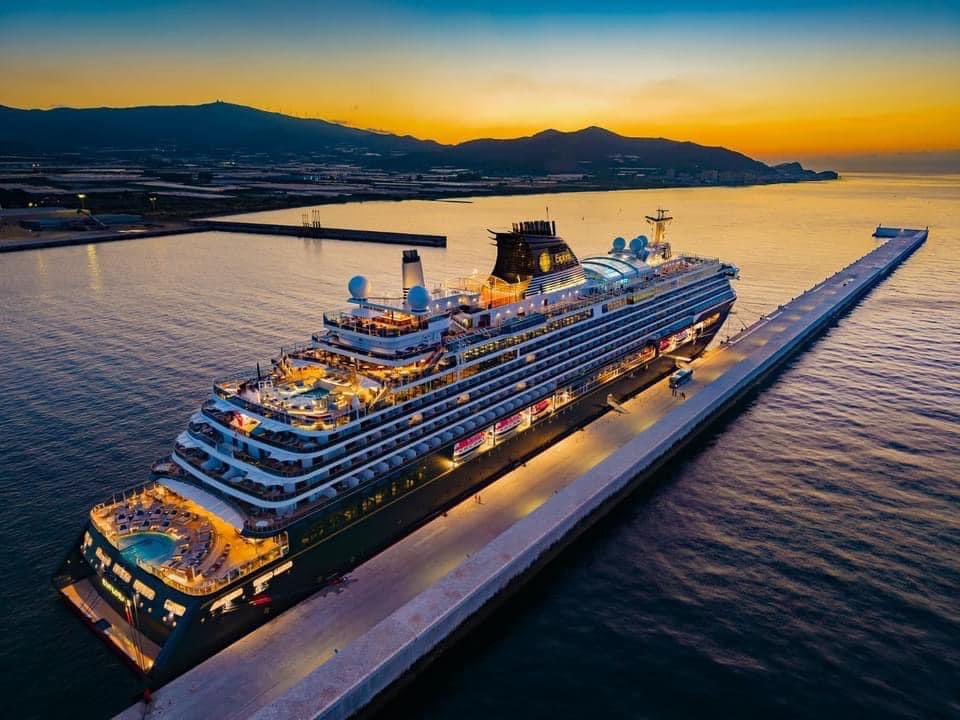 PepeGaFuentes's tweet photo. Hemos recibido por primera vez en el @puertodemotril al buque EXPLORA 2, con tan sólo 1 mes de vida, que pertenece a la marca Explora Journeys, la naviera de lujo perteneciente al grupo MSC, que también apuestan por primera vez por nuestro puerto y destino.
Bienvenidos a Motril https://t.co/muqW57bix5