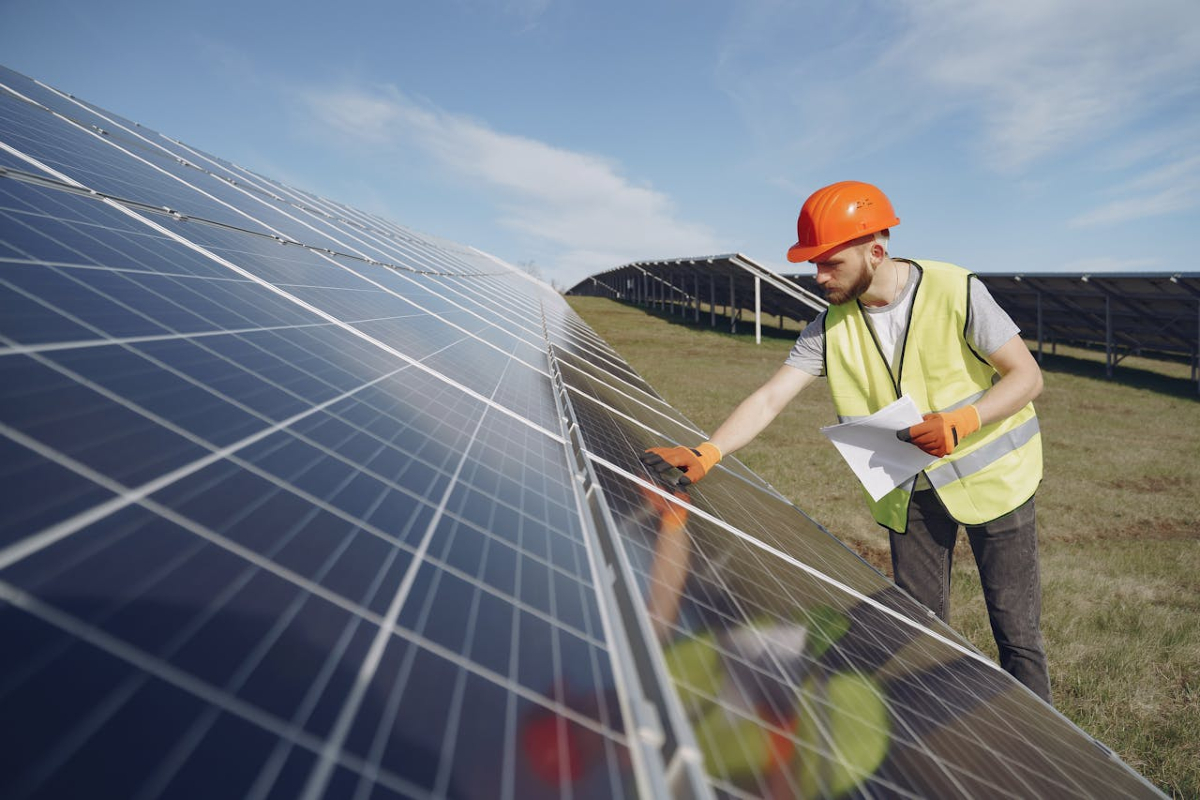 Renewables4ever's tweet photo. Hungary is among the European leaders in peak solar production, accounting for more than nine-tenths of electricity consumption in suitable weather conditions, the Ministry of Energy said in a Facebook post.

https://t.co/c0yABJBIxu https://t.co/YYngKsdODJ
