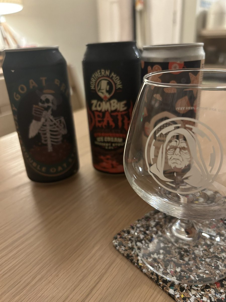 vontugbot's tweet photo. Let the games begin, recording the McMahon review with @BangBangPodcast tonight’s beers from @vaultcitybrew @NMBCo &amp; @holygoatbrewing https://t.co/vxAdW15Rhq