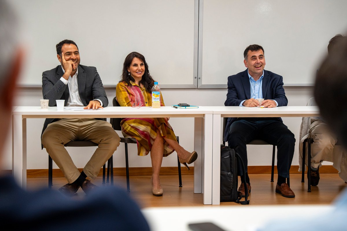empresasucu's tweet photo. 🔙Ayer recibimos a @albertocavallo profesor de @HarvardHBS 🇺🇸
Primero, nuestra decana @ichaquiriand, directores de carrera y profesores se reunieron con él para intercambiar ideas; después abrimos las puertas para su conferencia sobre fenómeno inflacionario. 
¡Gracias Alberto 😊! https://t.co/FdZWWxQ1Ea