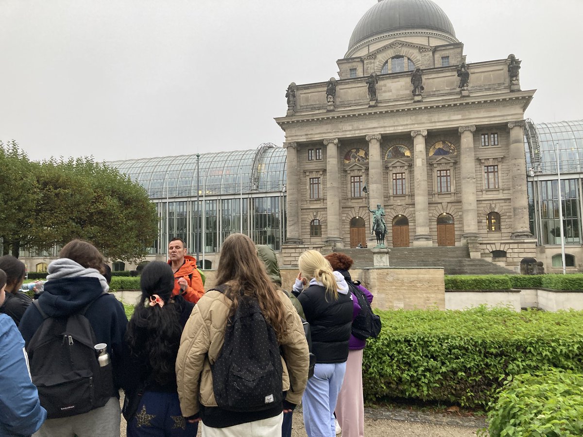 PipersSenior's tweet image. Year 11 historians have had an interesting first day in Munich learning about Weimar and Nazi Germany with @AngliaTours 
#PipersHistory
#PipersInspire