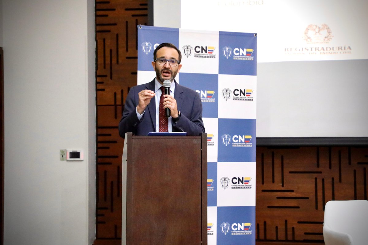 Registraduria's tweet photo. En el tercer día de la #SemanaDeLaDemocracia🇨🇴 se instaló la mesa técnica con partidos políticos y financiadores privados: 'Equidad en el acceso a recursos para mujeres en la política'. 

En el evento se conversó sobre las dificultades que enfrentan las mujeres en la participación política desde diferentes ámbitos: distribución equitativa de los recursos dentro de las campañas, ley de la violencia política contra la mujer y el fortalecimiento de la democracia a través de las buenas prácticas en la política mediante la equidad de género. 

#JuntosPorLaDemocracia 🇨🇴.