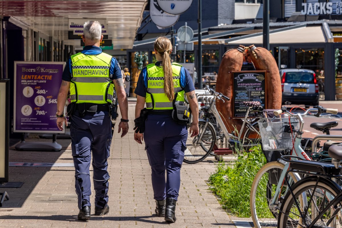 gem_heemskerk's tweet image. 🚗 Erger je je aan foutparkeerders of fietsen die al maanden staan? Meld het via Fixi.nl. Onze boa’s gaan eropaf. 💪 Wist je dat handhaving vaak ‘heterdaad’ moet zijn? Jouw hulp maakt een verschil! #buurtmelding #fixi