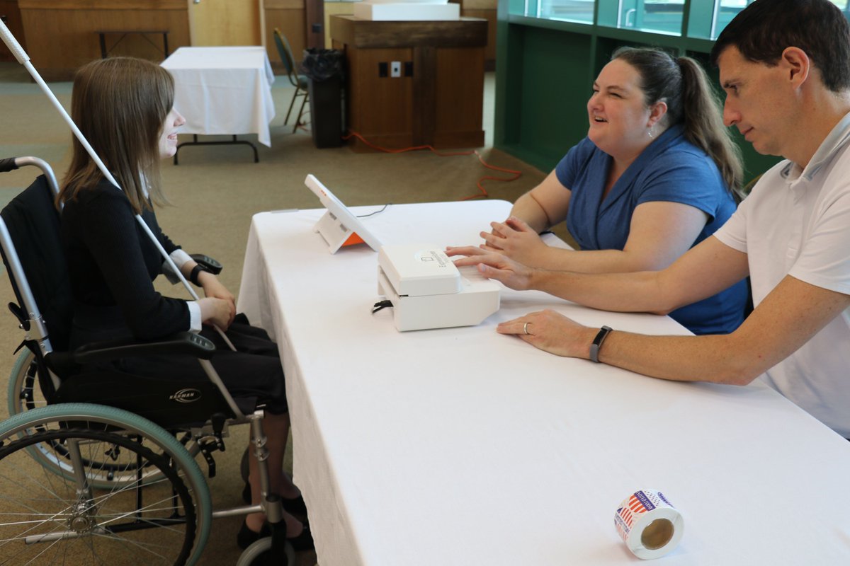 DisabilityRtsFL's tweet photo. Section 208 of the Voting Rights Act gives people with disabilities the #RightToHelp from almost anyone. Go to the polls and make your voice heard! #VoteTogether
Learn more about your disability-related voting rights on our website: https://t.co/xtUJAxNRAE https://t.co/fE9Z7GYUZ5