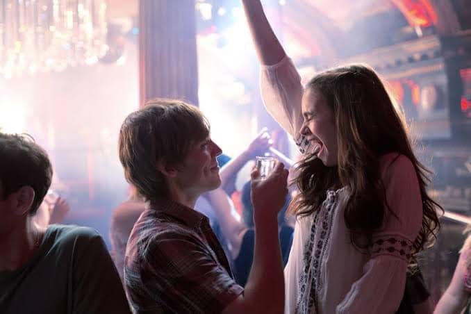 Indie5051's tweet photo. Un día como hoy pero de hace 10 años se estrenó la película “Love, Rosie":

"Te mereces a alguien que te ame con todo su corazón. Alguien que te ayude a realizar tus sueños, te trate con respeto,  ame cada parte de ti, sobre todo tus defectos. Deberías estar con alguien que supiera hacerte  feliz"