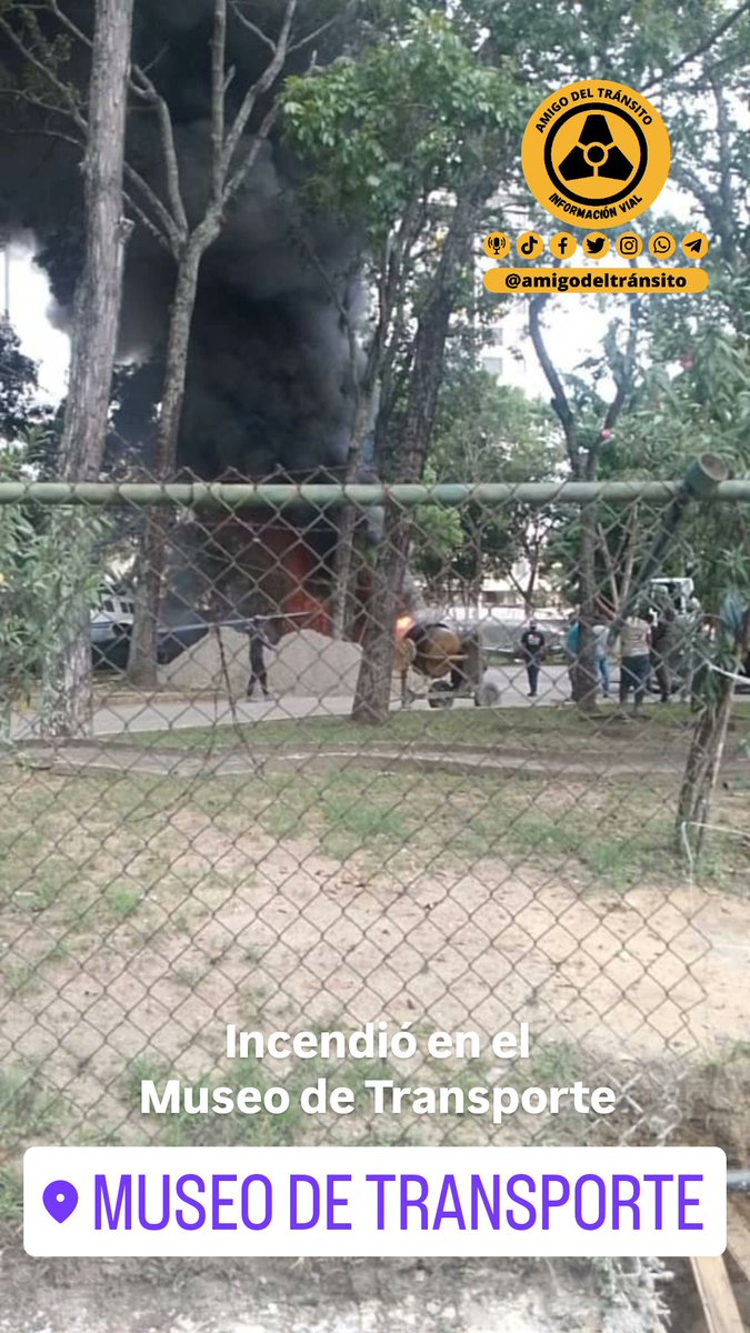 amigodtransito's tweet photo. #230ct se incendió el museo de transporte https://t.co/BBRdoZTrt6