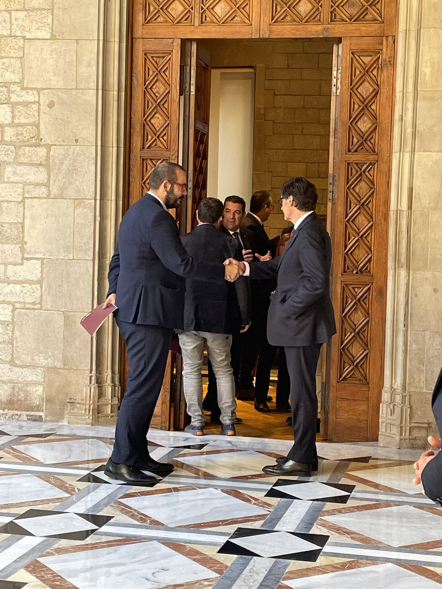 DBotePaz's tweet photo. 👉Trobada amb el MH President @salvadorilla

⏺️ Treballem plegats per enfortir el municipalisme i els ajuntaments de la mà de @gencat https://t.co/A5RloMyNi4