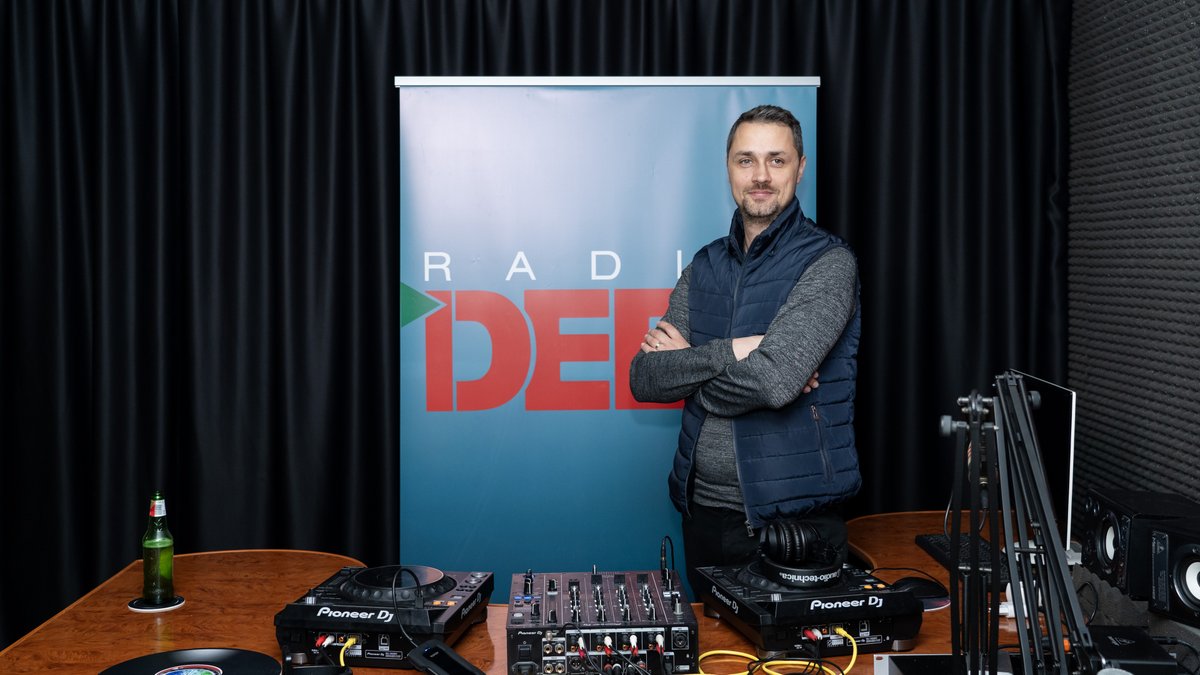 radiodeea's tweet image. Step into ‘Reflections’! Tonight, we’re about to explore new realms of sound and creativity with Popiq🎵🌟 youtube.com/live/KiTMDYGDb…