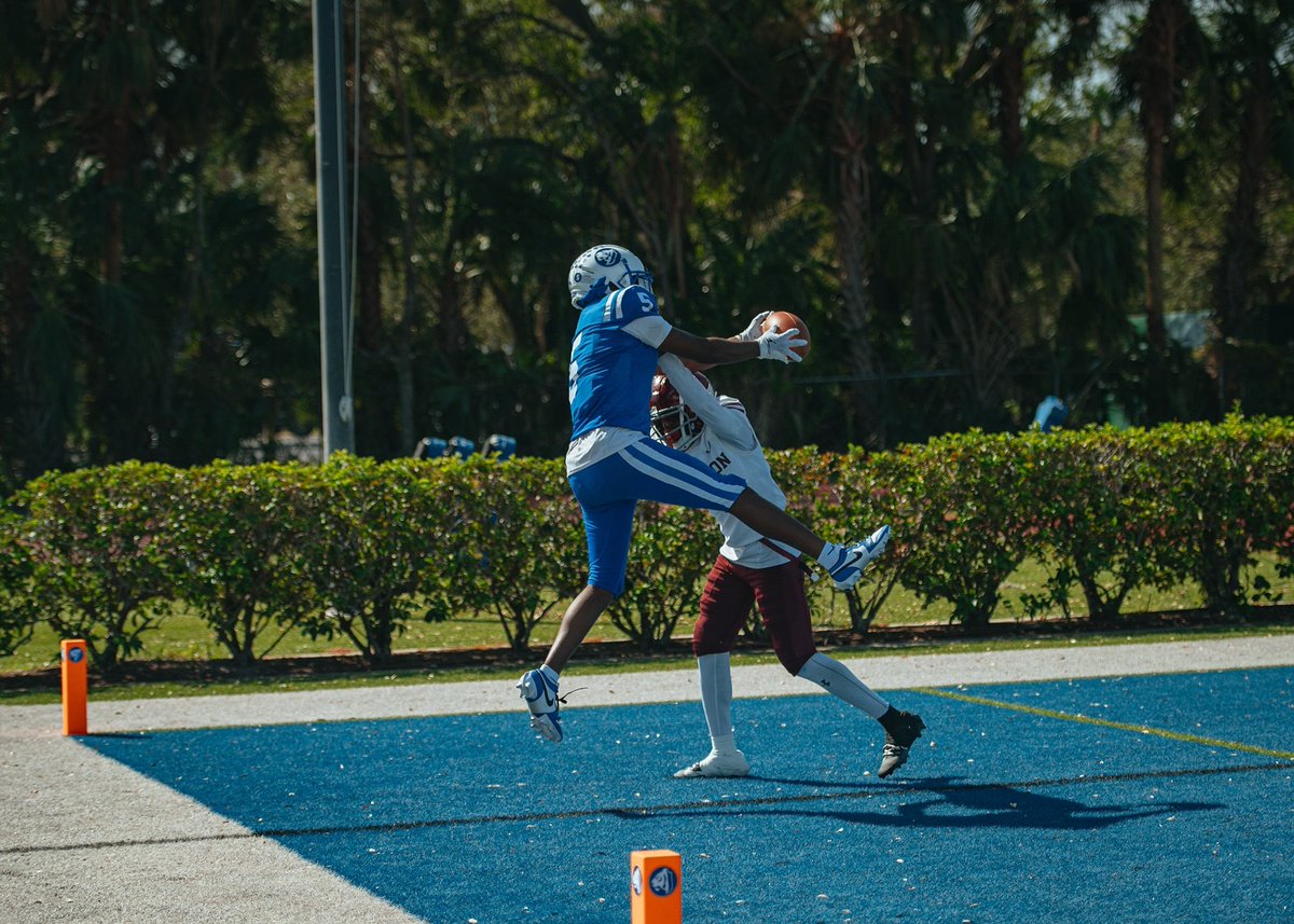 Head Tap! Can't Cover SJ one on one!

📷:seanmichael_photography

#AMDG #GoTigers #JesuitFootball
