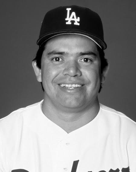 KatCressida's tweet photo. HEARTBROKEN ♥️

Don't have to be a ⚾️ #SportsFan
to LOVE th'HERO from #Mexico
WHO RULED 🪅 th’80s

⭐️FERNANDO VENEZUELA⭐️

Iconic ⚾️ #PITCHER
charismatic #Sportscaster-
his GENEROSITY w CHARITIES
MAKE HIM TRULY 🇺🇸 #LEGENDARY

#RIPFernando ⚾️ #Doyers
HONOR #FernandoMania ♥️ RT! https://t.co/cCdiPfomUC