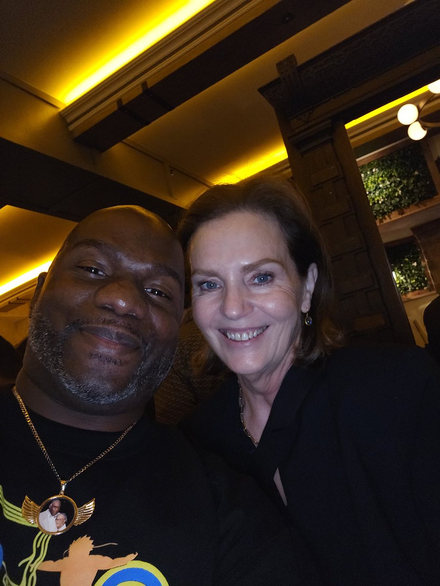 Was an honor to meet the one and only Philippa Boyens! To be validated by her was sooo dope, and it assured me that the path im taking is the right one! 🙌🏿🙌🏿🙌🏿