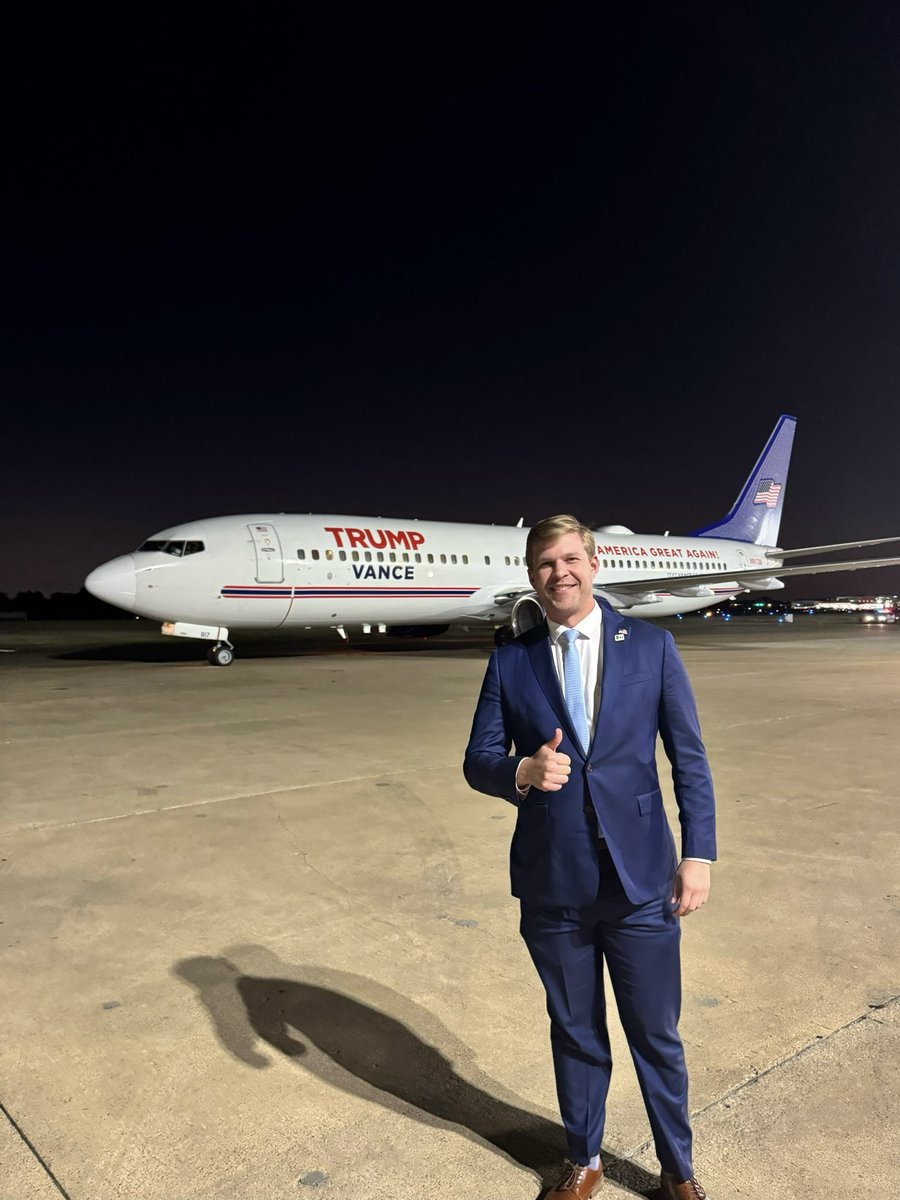MooreRHarrison's tweet photo. Dallas enjoyed hosting @JDVance for a quick stopover earlier this week. You’re welcome back anytime! 

Looking forward to celebrating a  momentous victory in two weeks time! https://t.co/zSa0bydIts