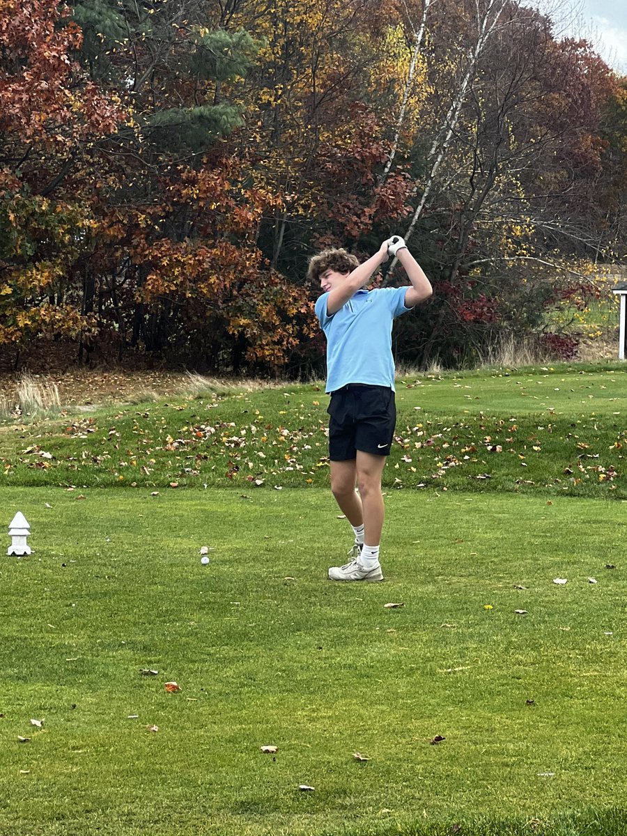 UHS_Spartans's tweet photo. Golf taking advantage of this beautiful weather @blissfulmeadows. ⛳️🍁 https://t.co/86oWWartNI