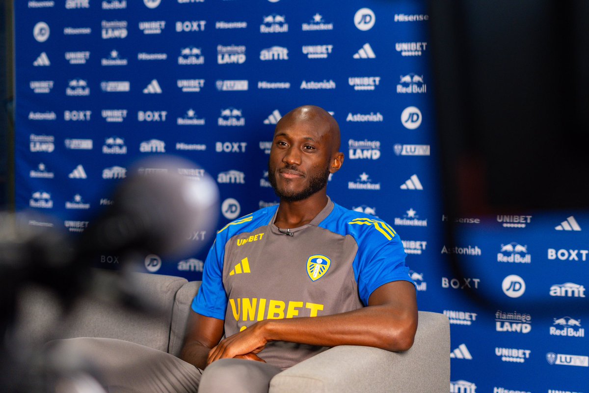 JossGuilavogui's tweet photo. Today, I have stars in my eyes and I just want to enjoy this amazing moment with all of YOU. 
It’s now up to me to give my best and pay tribute to all those who wore this jersey before me.
It is both an honour and a tremendous responsibility @LUFC https://t.co/DSZDWm0AId