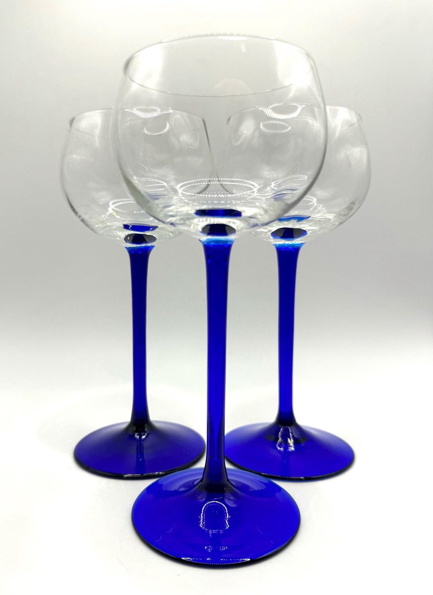 LilfordVintage's tweet photo. How stunning are these wine glasses with a blue stem - quite a rare find in this colour…

https://t.co/kqAkHcEIxo

#vintageshowandsell #lilfordvintage #vintage #retro #etsy #barware #glasses #wineglass #winegoblet #luminarc https://t.co/EsspKmmxWS