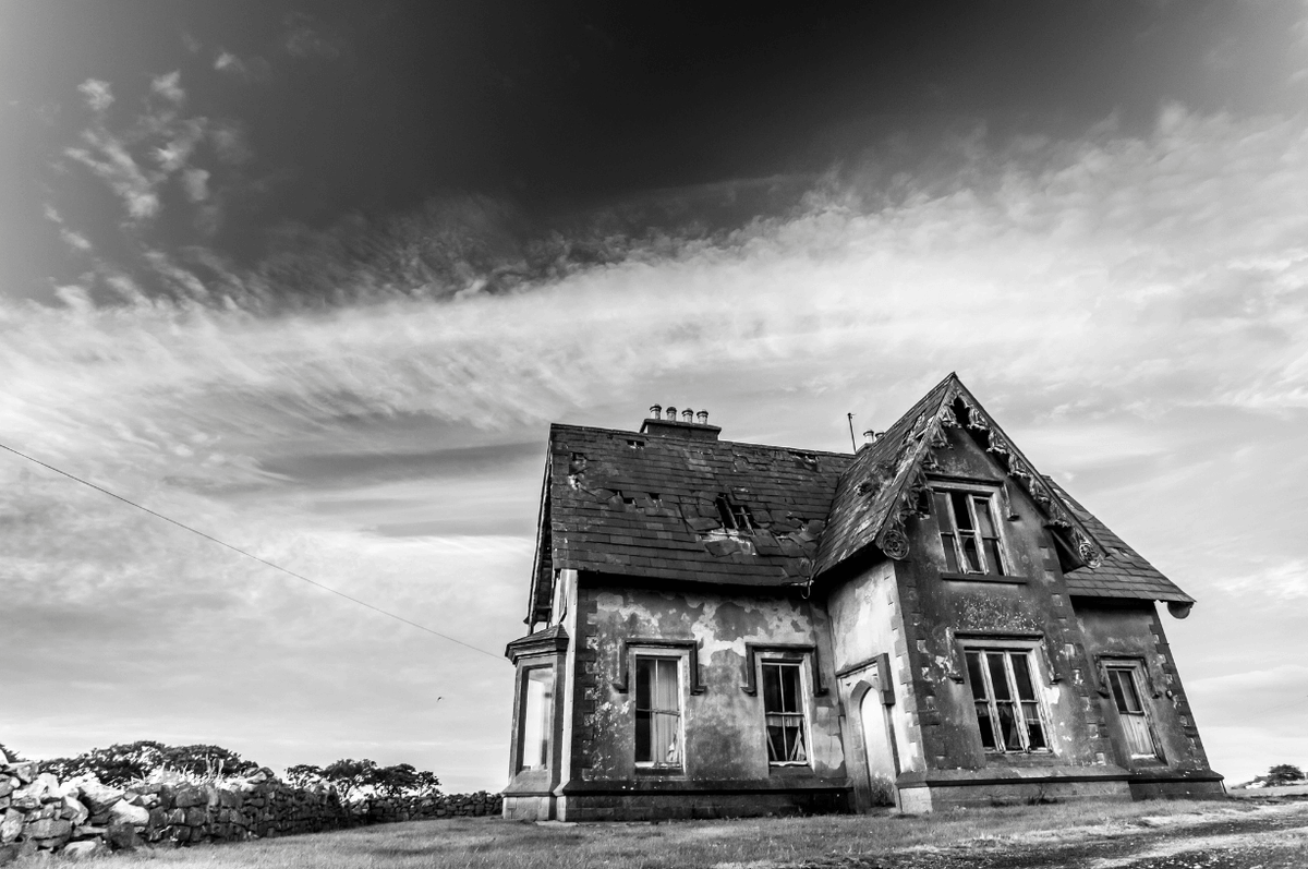 Haunted Hotels to Visit During Spooky Season: Ghostly Getaways tktotk.com/TFfjMv | Talk To Tucker #talktotucker