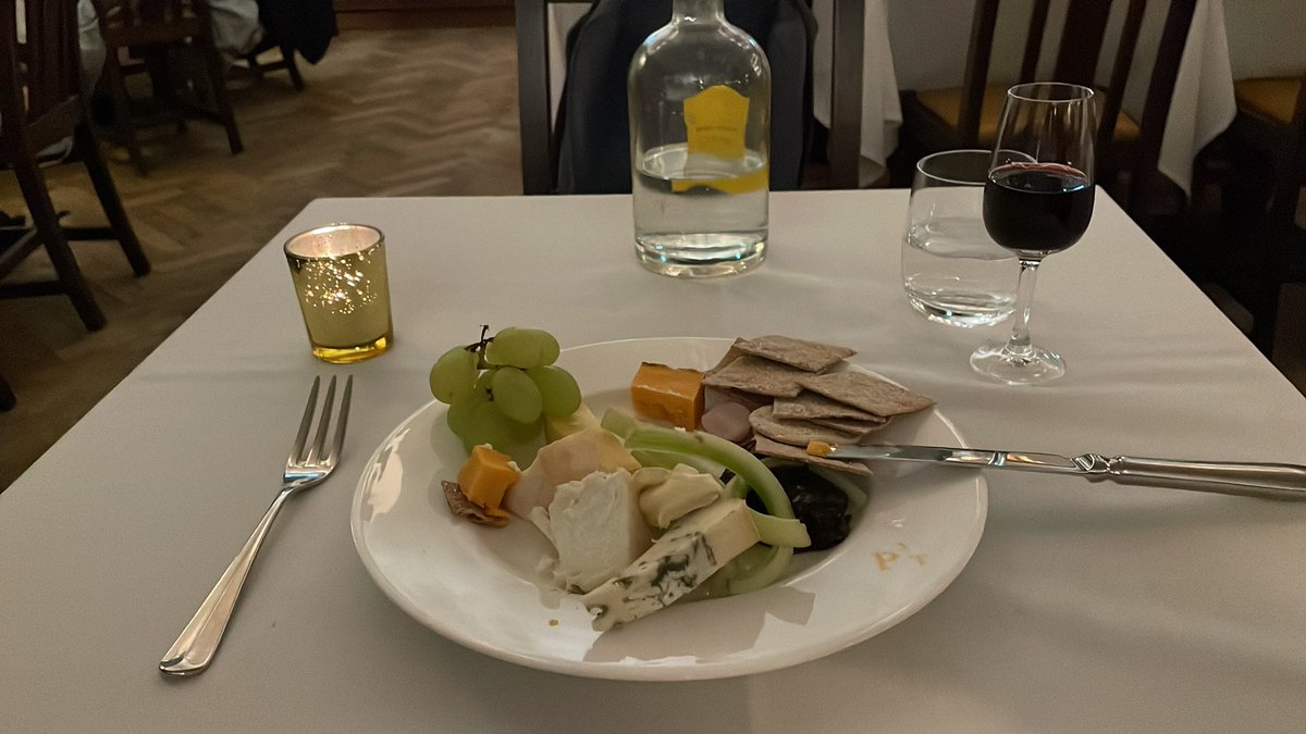 There are influencers in the restaurant. Here’s a picture of my food. Do I get a free meal now, is that how it works? #modernlifeisrubbish