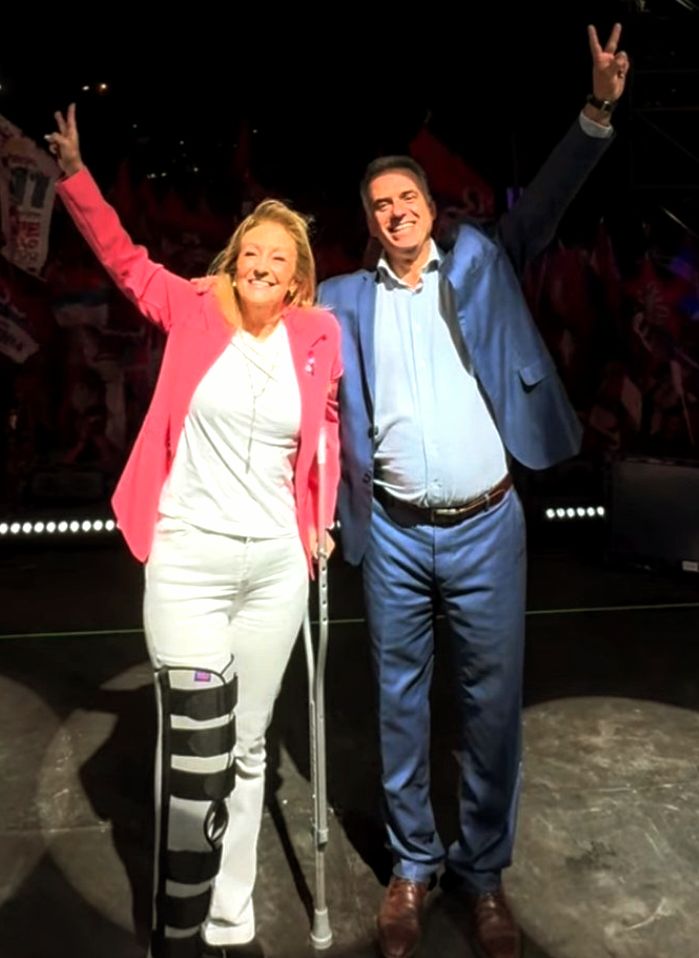 OPetinatti's tweet photo. Me olvidé de preguntarle a Cristina de que lado va la muleta... https://t.co/jhFuxjtTm3