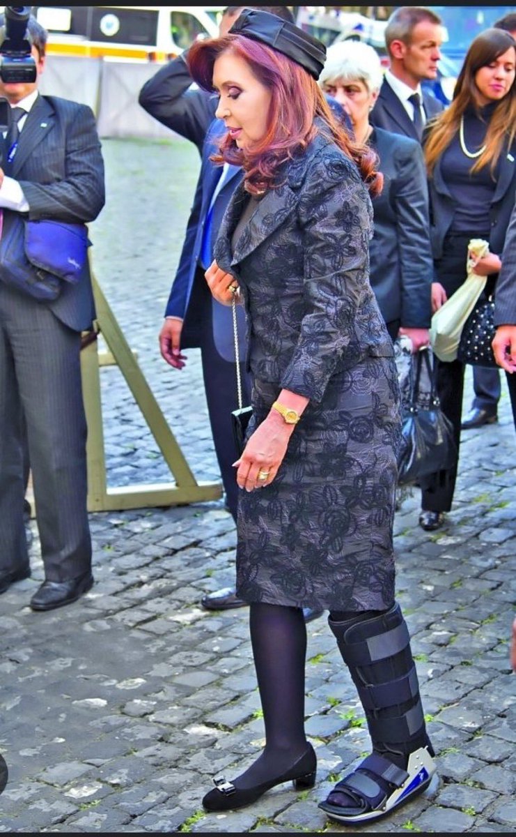 Me olvidé de preguntarle a Cristina de que lado va la muleta...