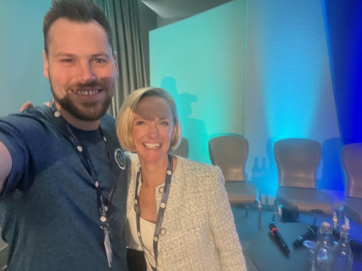 clairepatella's tweet photo. Look who I bumped into today at #Pu2P How short do I look 😂 @JackAChew @Claire_Minshull @angiejphysio https://t.co/QVsXKFtZTz