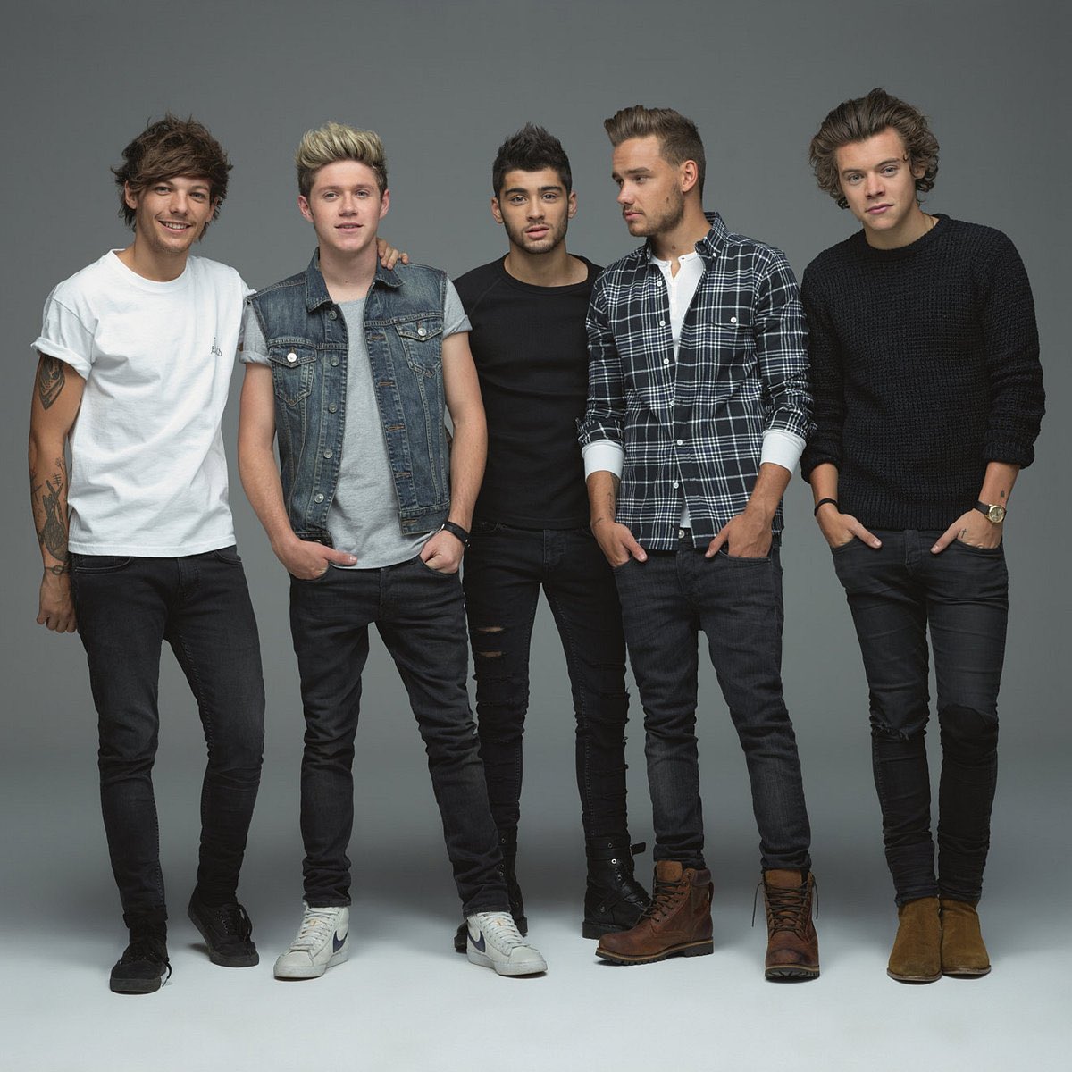 zaynmaliknewsIT's tweet photo. Si prevede che tutti gli album dei One Direction rientreranno contemporaneamente nella Billboard 200 della prossima settimana. https://t.co/62wS29W8uV