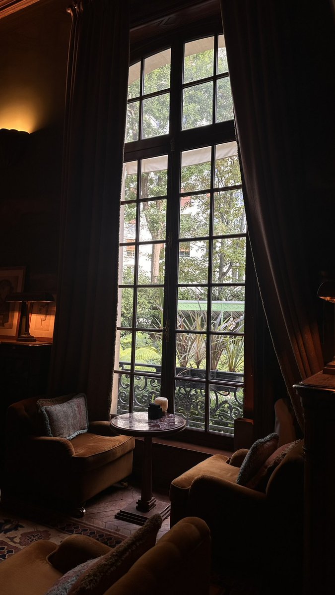 684's tweet image. أجلس مع الجلاس لو هم ثمانين 
وتسرقني الهوجاس كأني لحالي ..