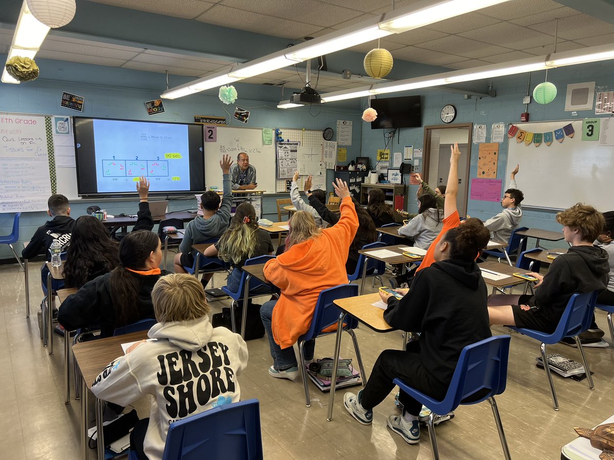cmsBurascano's tweet photo. 8th graders working hard to solve traffic engineering problems! #engineersteachingalgebra @ColoniaMiddle @MrsDavisonNau @cms_mmac https://t.co/ih2s3nhGyy
