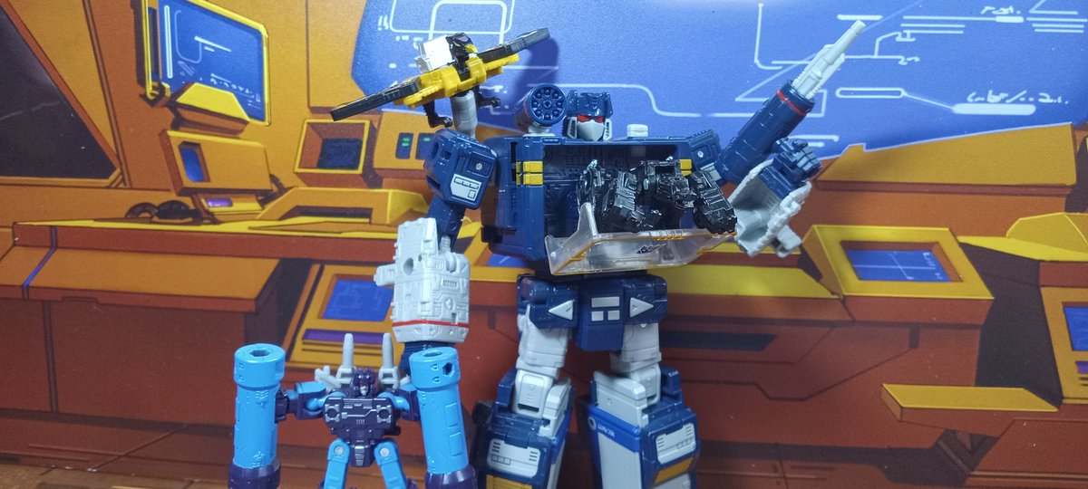 samraley1's tweet photo. Legacy United soundwave what else can I say but I think this is my favorite version of the mold ( I slightly customized mine) but I like him more then my dramatic capture version. https://t.co/pNq4Vi1o7F