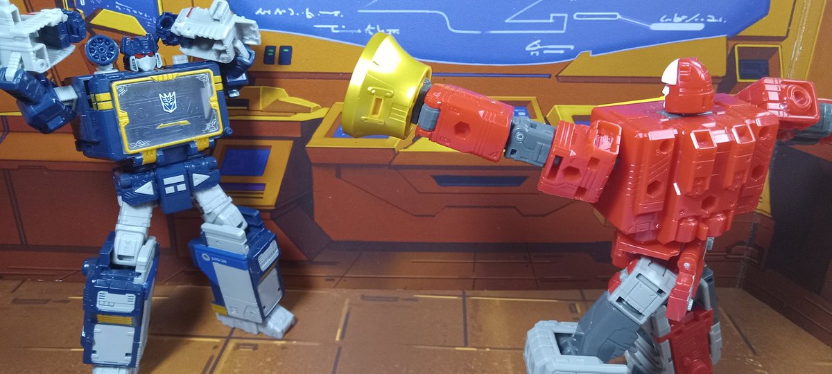 samraley1's tweet photo. Legacy United soundwave what else can I say but I think this is my favorite version of the mold ( I slightly customized mine) but I like him more then my dramatic capture version. https://t.co/pNq4Vi1o7F