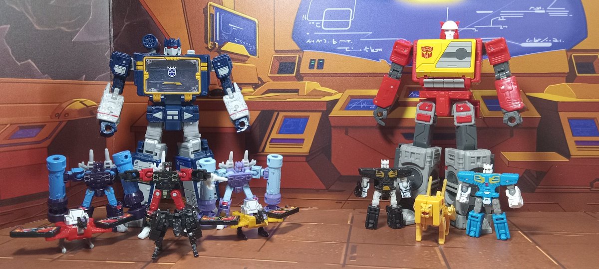 samraley1's tweet photo. Legacy United soundwave what else can I say but I think this is my favorite version of the mold ( I slightly customized mine) but I like him more then my dramatic capture version. https://t.co/pNq4Vi1o7F