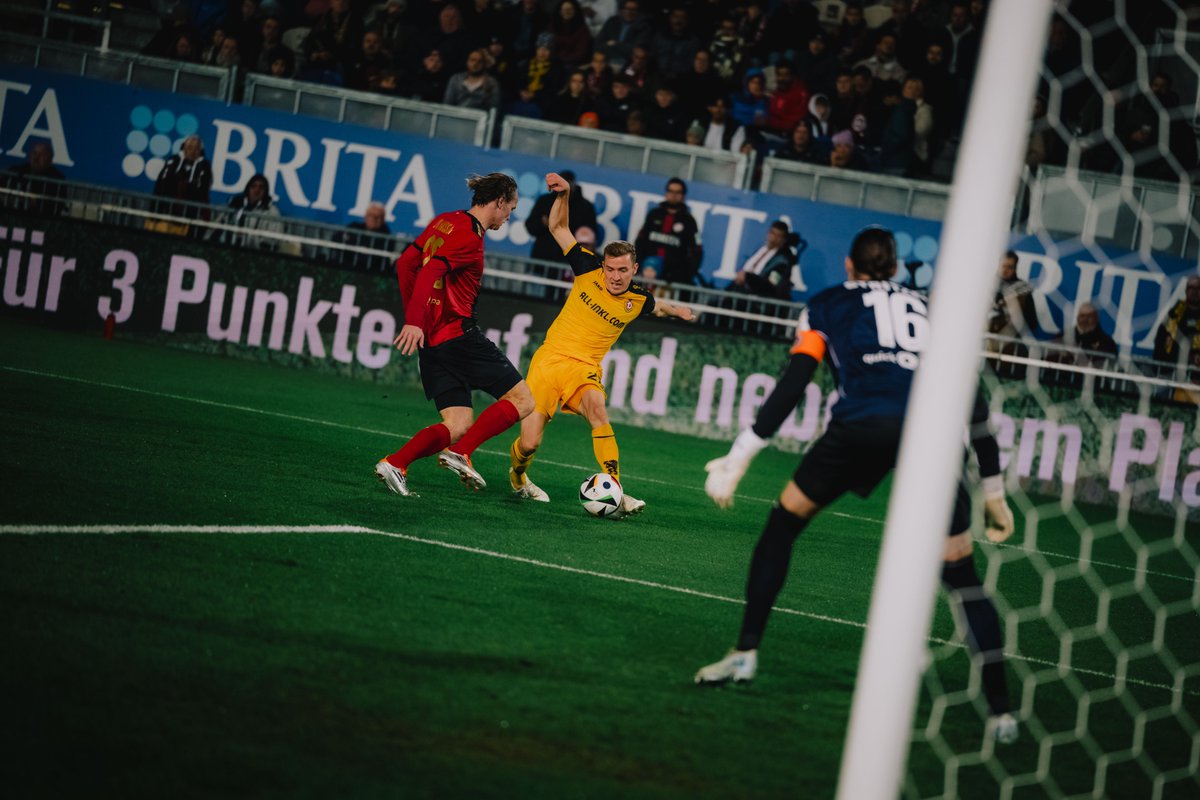 DynamoDresden's tweet photo. Wir haben am Mittwochabend in der ersten von zwei aufeinanderfolgenden Englischen Wochen das Spiel gegen den SV Wehen Wiesbaden mit 0:1 (0:1) verloren. Der einzige Treffer der Partie fiel in der 21. Spielminute. 👉https://t.co/IVPXhYDs3r #WIESGD #sgd1953 https://t.co/4w7gVdVZhT