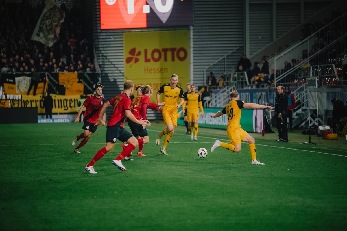 DynamoDresden's tweet photo. Wir haben am Mittwochabend in der ersten von zwei aufeinanderfolgenden Englischen Wochen das Spiel gegen den SV Wehen Wiesbaden mit 0:1 (0:1) verloren. Der einzige Treffer der Partie fiel in der 21. Spielminute. 👉https://t.co/IVPXhYDs3r #WIESGD #sgd1953 https://t.co/4w7gVdVZhT