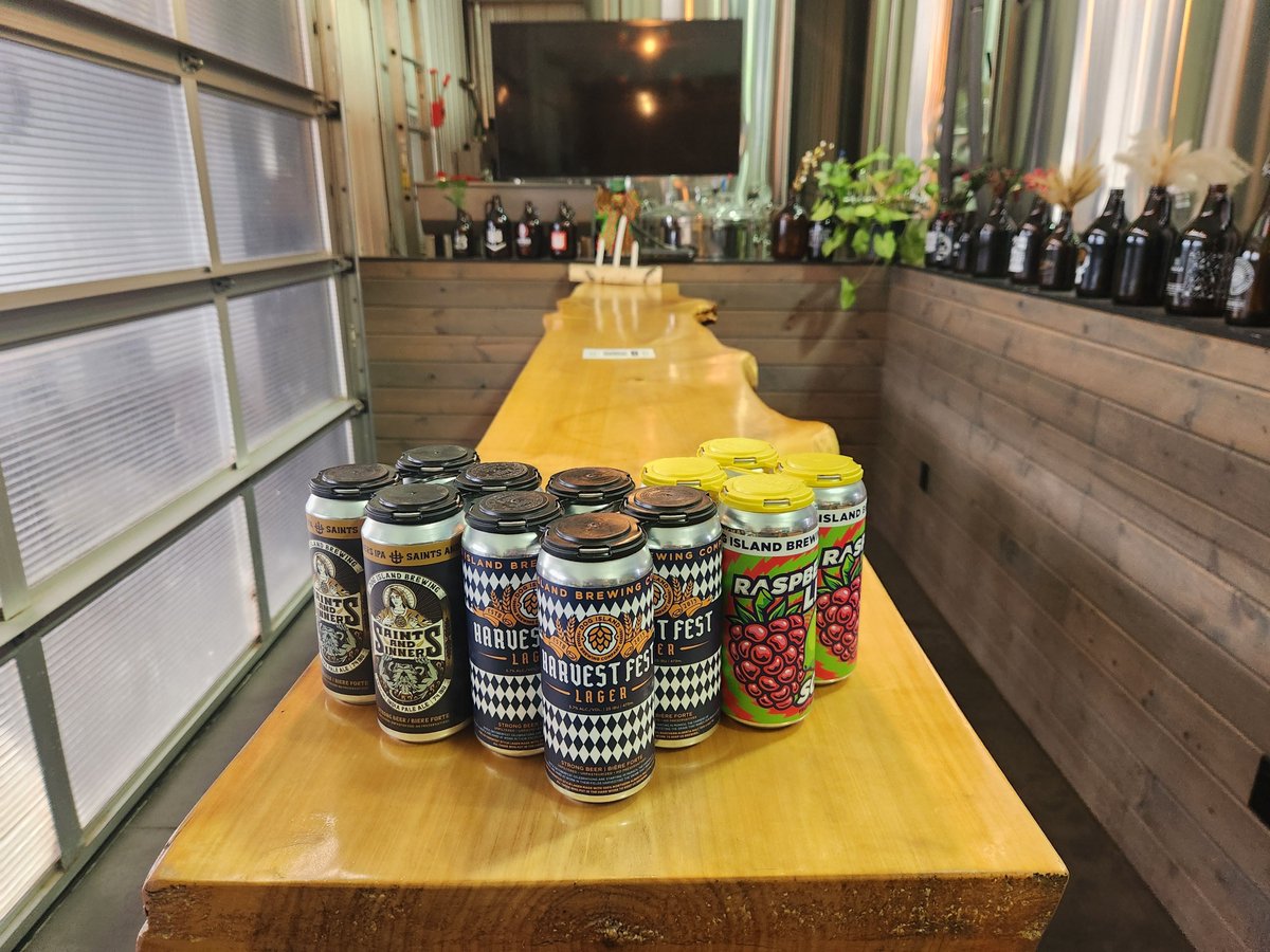 Happy Wednesday!
To celebrate, we have an amazing special on pitchers of beer for just $23. It's the perfect opportunity to gather with friends, enjoy some refreshing brews, and support your local brewery. #greatbeer