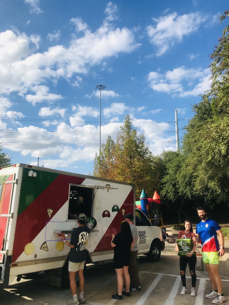 Texas_HC's tweet photo. 🎉 Big thanks to @HEB  and their Helping Here program for making our Fall Festival at Bridge at Monarch Bluffs a huge success! Residents enjoyed free groceries, a bouncy house, pizza, face painting, and balloon animals. It was a wonderful way to kick off the holiday season!🎈 https://t.co/Y9RcHhf6oE