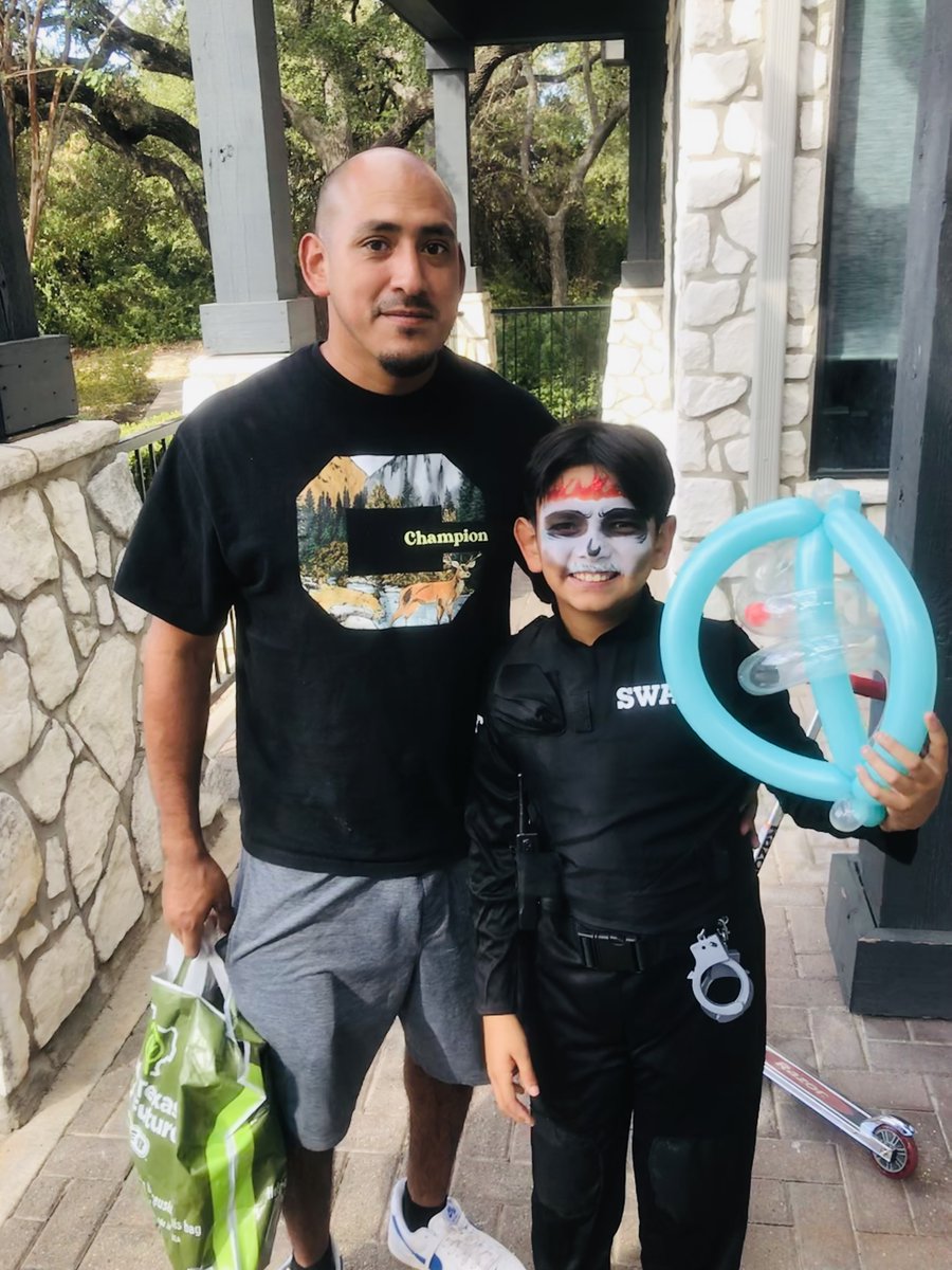 Texas_HC's tweet photo. 🎉 Big thanks to @HEB  and their Helping Here program for making our Fall Festival at Bridge at Monarch Bluffs a huge success! Residents enjoyed free groceries, a bouncy house, pizza, face painting, and balloon animals. It was a wonderful way to kick off the holiday season!🎈 https://t.co/Y9RcHhf6oE