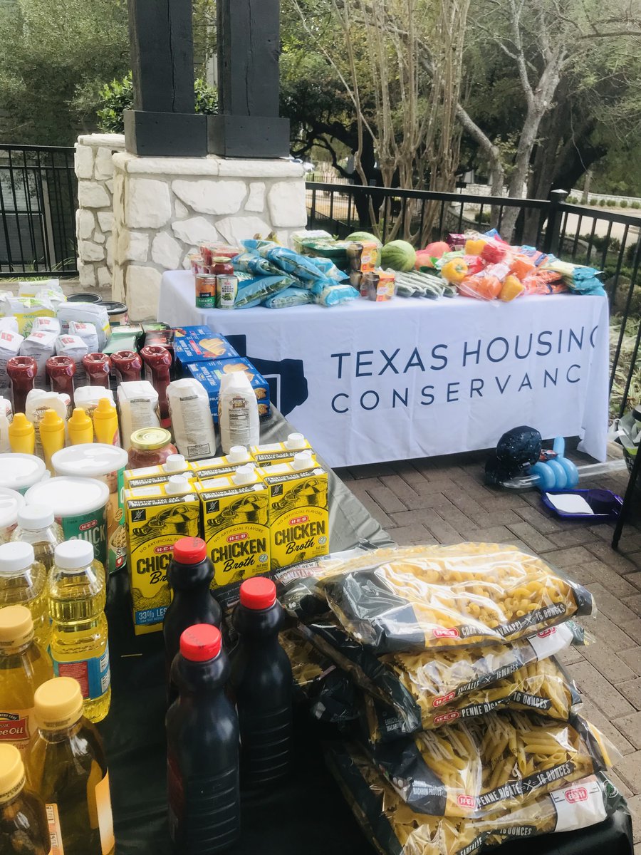 Texas_HC's tweet photo. 🎉 Big thanks to @HEB  and their Helping Here program for making our Fall Festival at Bridge at Monarch Bluffs a huge success! Residents enjoyed free groceries, a bouncy house, pizza, face painting, and balloon animals. It was a wonderful way to kick off the holiday season!🎈 https://t.co/Y9RcHhf6oE