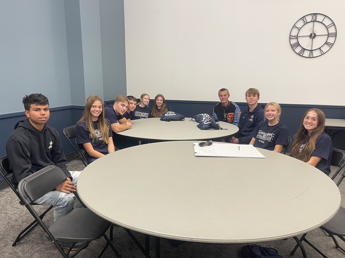 GoSwitzCoPacers's tweet photo. Great to have SCHS students in attendance today at the Anthony Munoz Foundation Youth Leadership Seminar! @switzsc @jlcheek01 @VevayNewspapers @812now https://t.co/eDzLZTPbIH