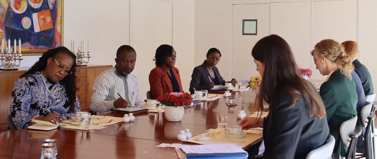 Jesper Møller Sørensen 🇩🇰 (@dkambusa) on Twitter photo Insightful discussion w 🇩🇰 State Secretary for Dev Policy @LotteMachon & prominent Africa experts <a href="/OgeOnubogu/">Oge Onubogu</a>, <a href="/Josephsany1/">Joseph sany</a>, Jeannine B. Scott & <a href="/MssZeeUsman/">Zainab Usman</a>. Focus on 🇩🇰's new Africa strategy, incl. how to promote investments in Africa & strengthen multilateral cooperation Insightful discussion w 🇩🇰 State Secretary for Dev Policy @LotteMachon & prominent Africa experts <a href="/OgeOnubogu/">Oge Onubogu</a>, <a href="/Josephsany1/">Joseph sany</a>, Jeannine B. Scott & <a href="/MssZeeUsman/">Zainab Usman</a>. Focus on 🇩🇰's new Africa strategy, incl. how to promote investments in Africa & strengthen multilateral cooperation