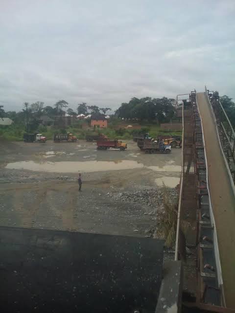 NGPropDeals's tweet photo. Perfect land in Aba/Port Harcourt Expressway, ideal for real estate development or commercial purposes.

 📍Along Port Harcourt to Aba Highway (shares a fence with Crush Rock Industries Ltd office). 

Size: 7 acres + (about 60 plots).  

Price: ₦50m per plot (negotiable). https://t.co/vWLpwHSBFq