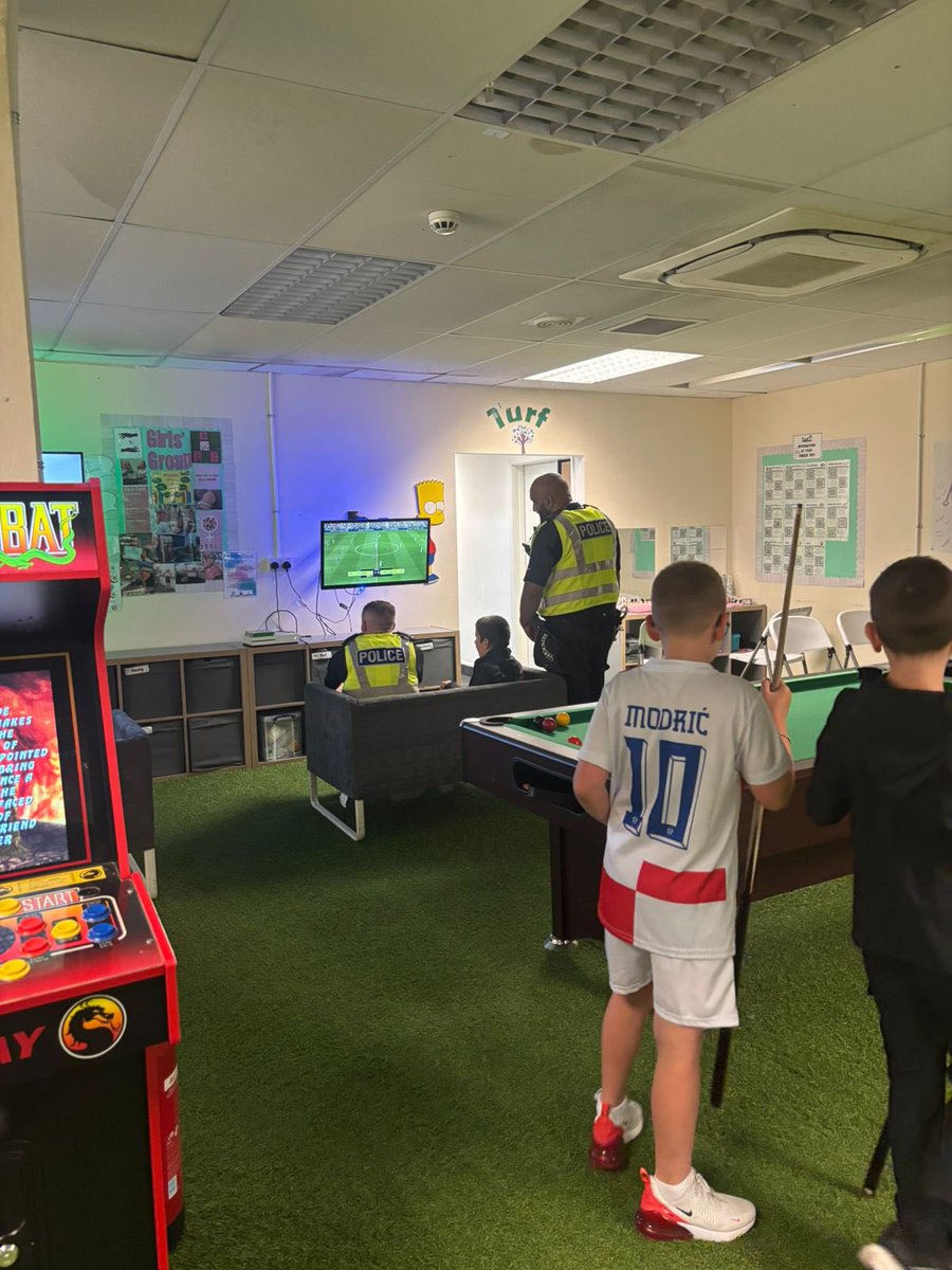 This week <a href="/SWGlasgowPolice/">Glasgow South West Police</a> came out to visit our P5 - P7 young people at the Monday Hub Club. Young people had a great time asking lots of questions, talking about community safety and fitting in a quick game of <a href="/FIFAcom/">FIFA</a> #youthworkchangeslives #BecauseofCLD #CommunityEngagement