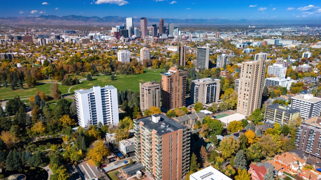 🌄Looking for a way to connect with #nature and the #community? Today's Denver Park Recommendation: Cheeseman Park. 

You can also bring these values to your business - learn how at the #BCIVICSummit.

Register now: bit.ly/3YiscCx